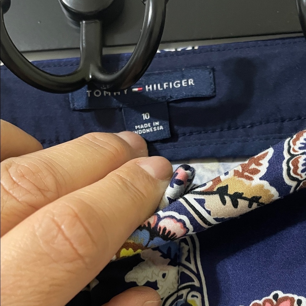 Tommy Hilfiger Floral Ankle Pants | Size 10 - Picture 6 of 6